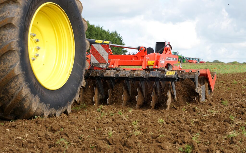 Disc cultivator behind tractor